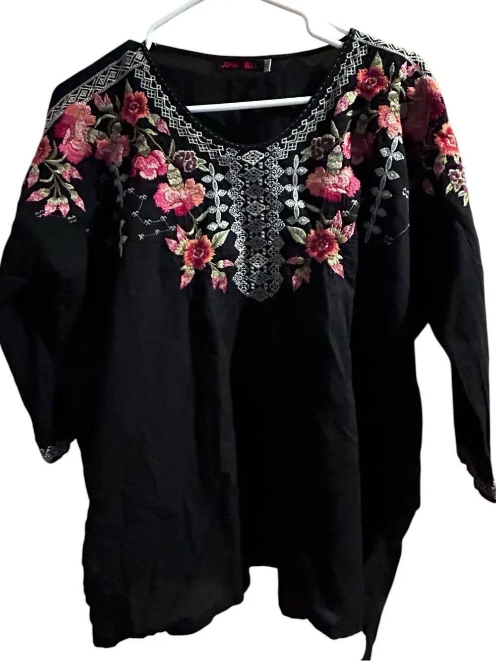 Johnny Was Top with embroidery details, elbow length sleeves, oversized,XS